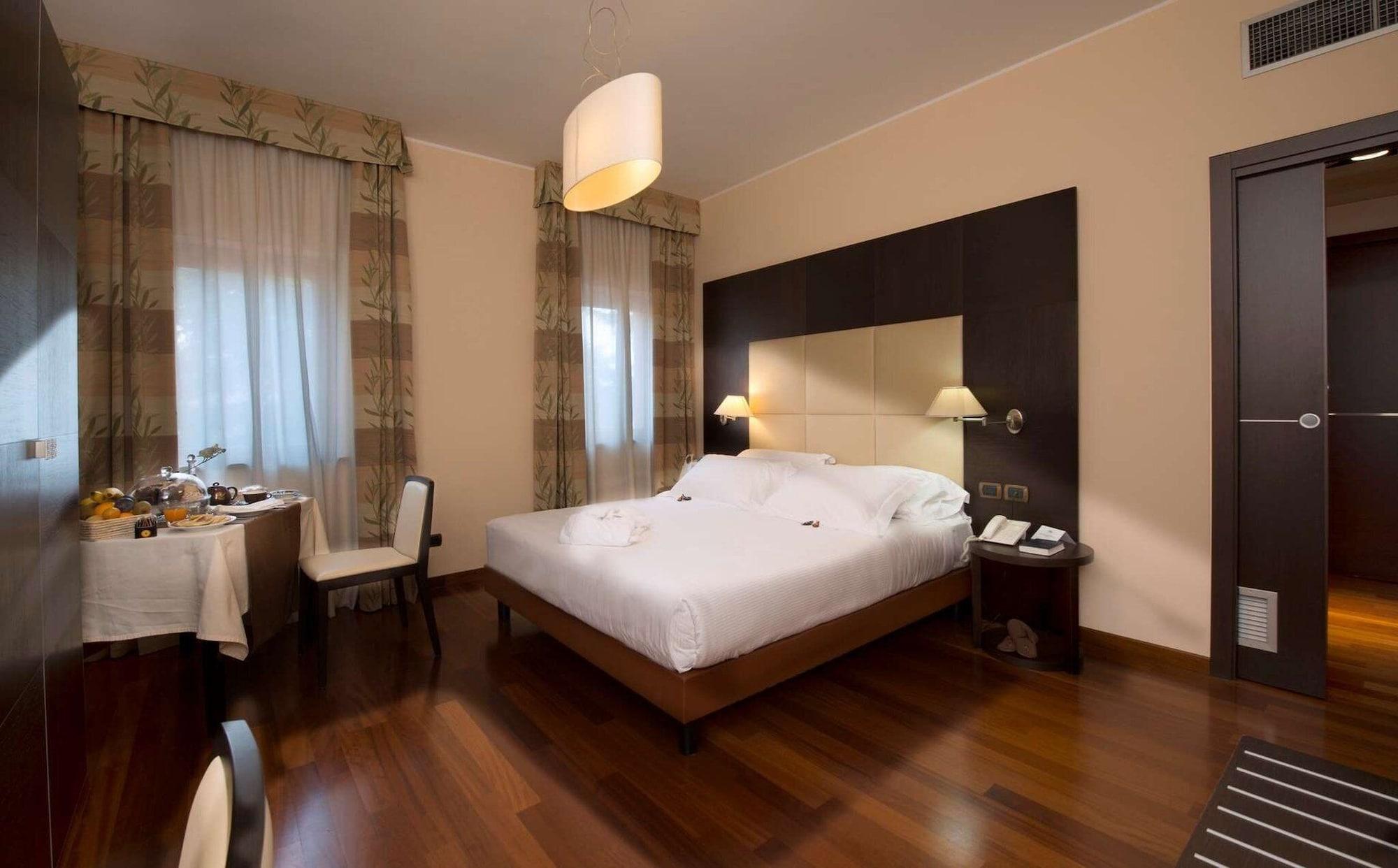 Hotel Guglielmo カタンザーロ エクステリア 写真