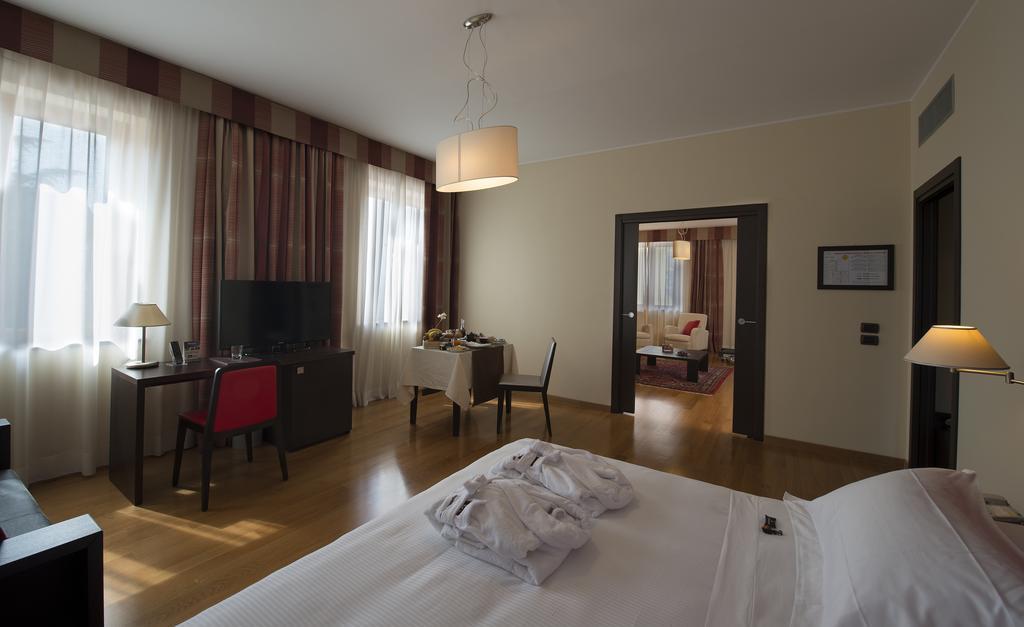 Hotel Guglielmo カタンザーロ 部屋 写真